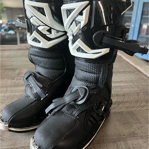 Kids Fly racing boots never worn